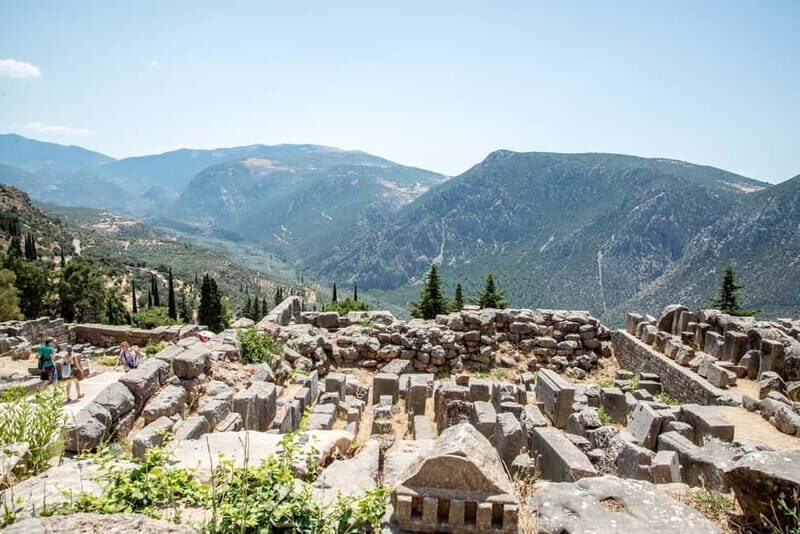 Athens: Delphi and Arachova Day Trip with Guide - Lunch break: plan around an hour and pick your style