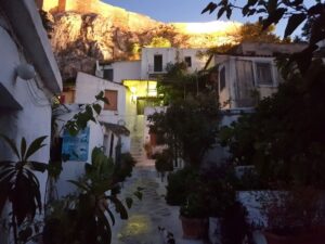 Athens: Evening Guided Walking Tour with Plaka & Dinner - From Hadrian’s Arch to the Temple of Zeus Ruins