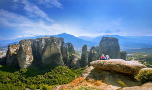 Athens: Full-Day Meteora Tour with Local Guide & Greek Lunch - Monastery circuit: what you’ll actually see up on the rocks