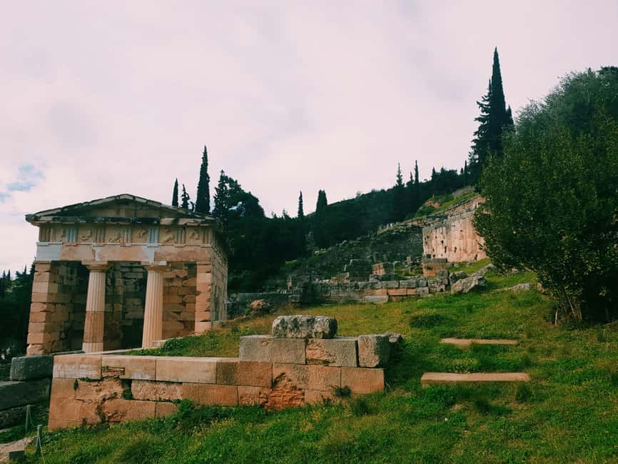 Athens: Full Day Trip Delphi and Arachova - Delphi Archaeological Museum: the objects behind the ruins
