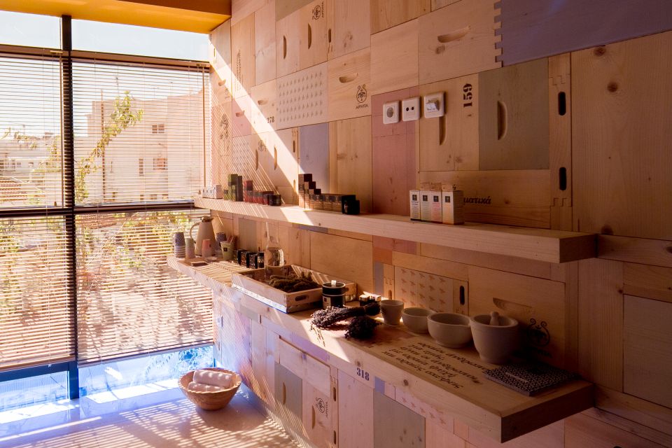 Athens: Greek Fashion Shopping Tour with a Local Expert - Key points at a glance
