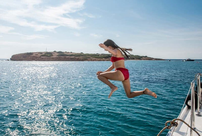 Athens: Half-Day Morning Catamaran Cruise with Meal & Drinks - Should you book this half-day catamaran cruise?