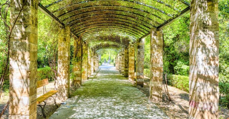 Athens Instagram Tour: The Most Scenic Spots - National Garden and Presidential Palace photo time