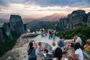 Athens: Meteora Day Trip in Spanish with Live Guide & Lunch - Meeting at Stathmos Larisis without wasting your morning