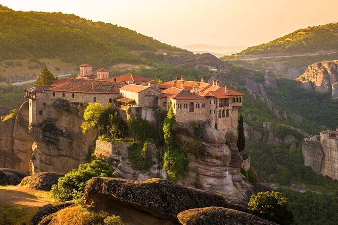 Athens: Meteora Monasteries Tour with Local Guide and Greek Lunch - Roussanou, Saint Nicholas of Anapafsas, and the “cliff access” difference