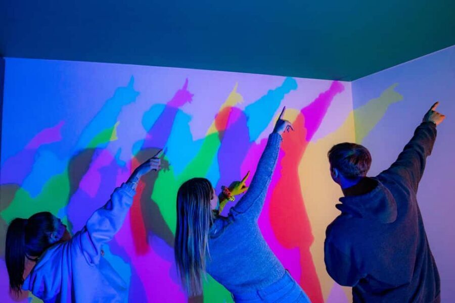 Athens: Museum of Illusions Admission Ticket - Mirror Rooms and Crowds: When the Museum Feels Busy