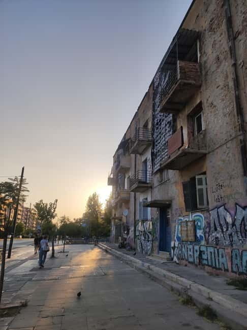 Athens: Mysteries, Crime, & Conspiracy Theories Walking Tour - How the guide keeps it moving: pacing, Q&A, and digital support