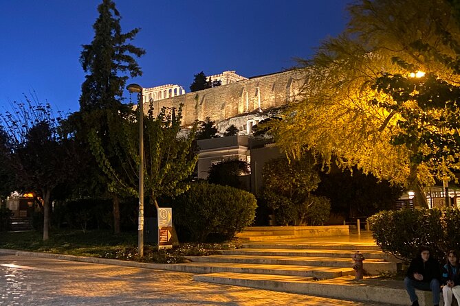 Athens Night Walk and Drinks - Guide style and group size