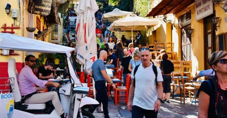 Athens: Private Evening Sightseeing Tour by Electric Tuk-Tuk - Syntagma, Greek Parliament, Tomb of the Unknown Soldier, and the Ceremonial Core