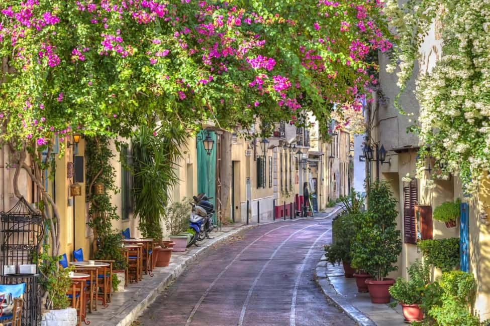 Athens: Private Half-Day Sightseeing Tour with Lunch - Daphni Monastery, a quiet opening outside the center