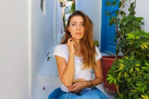 Athens: Professional photoshoot at Anafiotika Village - Meet at Agios Nikolaos Rangavas and Get Your Bearings Fast