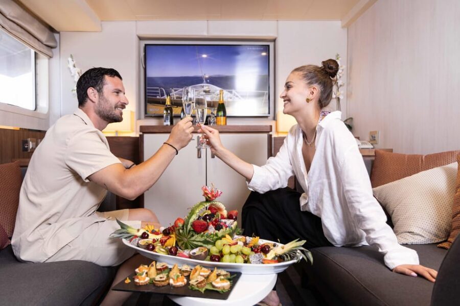 Athens: Saronic Islands Cruise with VIP Area Seating & Lunch - Hydra: Cobblestones, Donkeys, and the Included Walking Tour Time