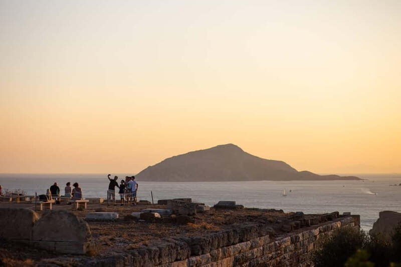 Athens: Sunset Tour to Cape Sounion & the Temple of Poseidon - The archaeologist escort: what you gain before you reach Poseidon