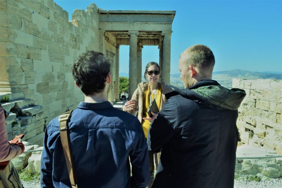 Athens: The Acropolis Guided Walking Tour in German - Getting in smoothly: tickets, what to bring, and what to expect