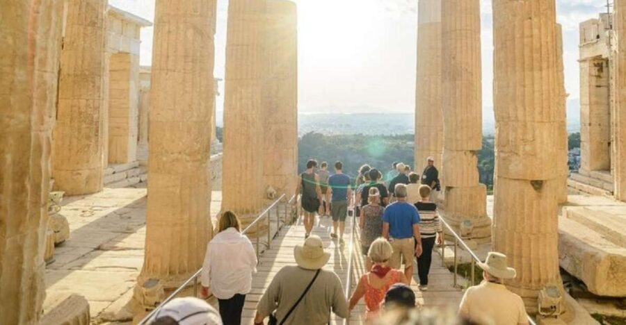 Athens: The Acropolis Walking Group Tour with a French Guide - Why an evening Acropolis walk works better than midday