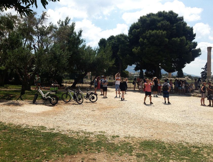 Athens tour with electric bicycle - Parliament and the Tomb of the Unknown Soldier