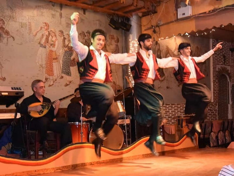 Athens: Traditional Greek Show in Plaka with Dinner - Tips to make your evening smoother in Plaka