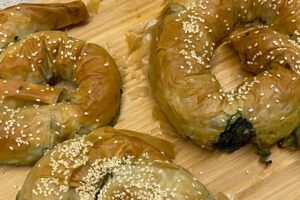 Athens: Traditional Vegan Cooking Class incl. Drinks - How the Class Runs: Hands-On Team Cooking in Two Groups