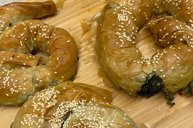 Athens: Traditional Vegan Cooking Class incl. Drinks - How the Class Runs: Hands-On Team Cooking in Two Groups