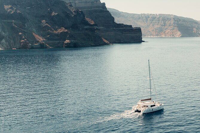 Beautiful Day Catamaran Caldera Cruise incl. Meal & Drinks - Food and Drinks: BBQ Lunch, Open Bar, and How It Impacts Value