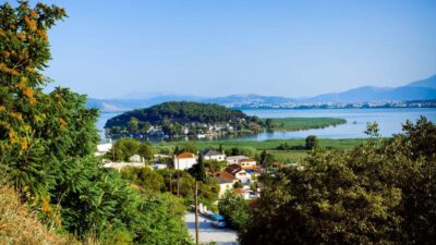 Best of Ioánnina: Private Walking Tour with a Local - Walking through the old town