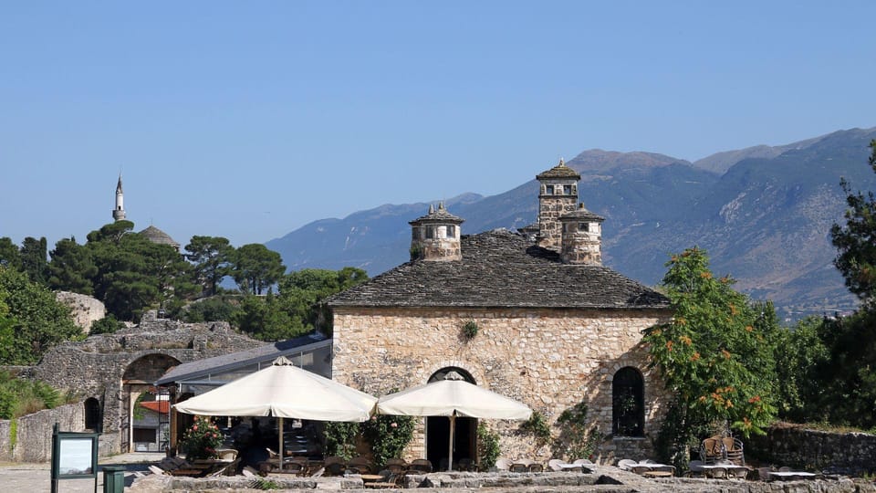 Best of Ioánnina: Private Walking Tour with a Local - The island and the lake paths
