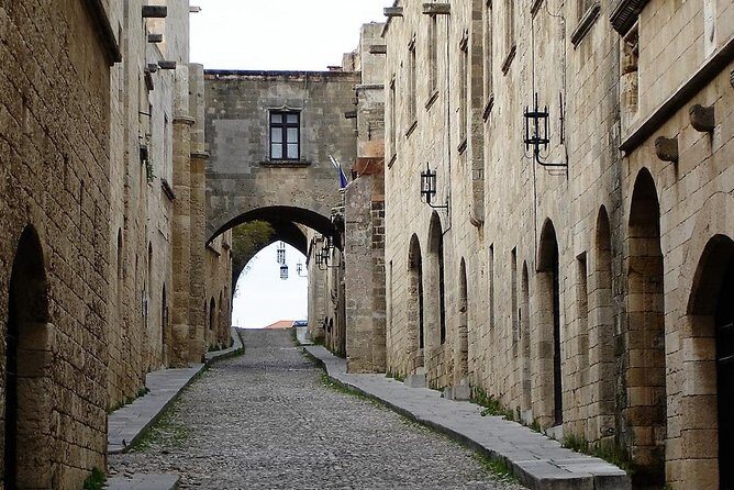 Best Of Lindos & Rhodes - Guided Private Tour - Half Day - Groups Up 19 People - Lindos village: white alleys, a guide-led plan, and a big-picture view