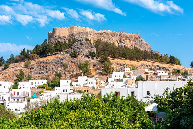 Best of Rhodes Cruise-Friendly Tour - Lindos: white lanes below a 116-meter cliff