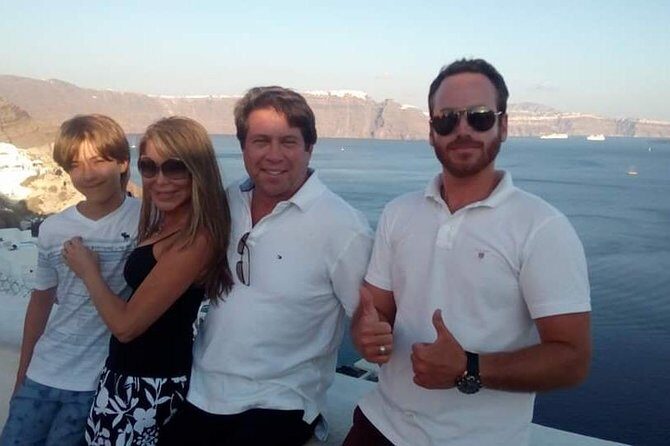 Best of Santorini: 3-hour Private Tour with a Local Guide - The sunset stop: why the end matters more than the first hour
