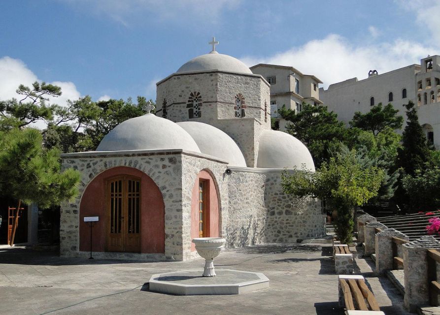 Best of Santorini 4hours Private Tour - Red Beach adds Santorini’s volcanic drama