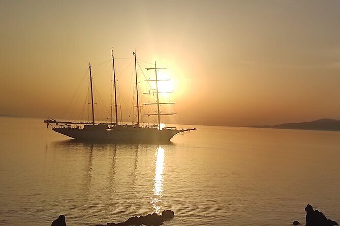 Best private local tour guided in Mykonos - 4 hours! - Agios Ioannis, Delos vistas, and Faros Armenistis lighthouse