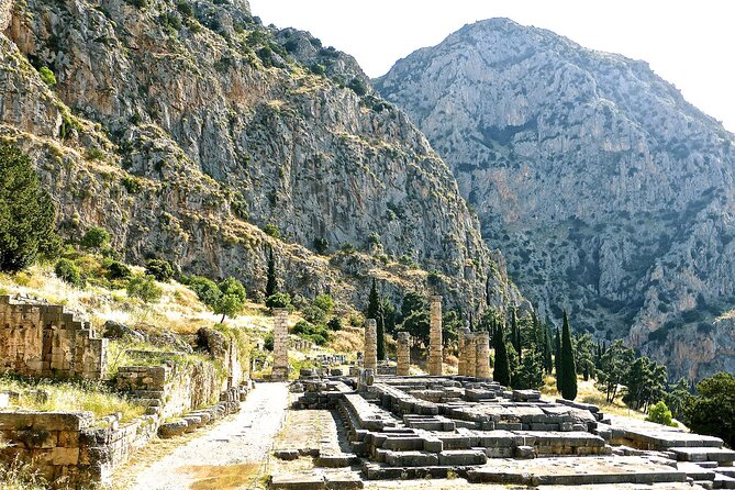 BEST PRIVATE TOUR TO DELPHI: Delphi Arachova Hosios Monastary - Arachova for lunch and Pleistos Valley views