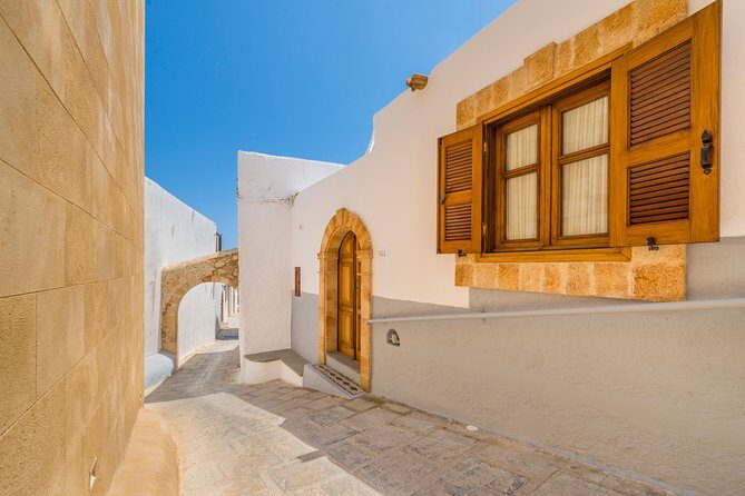 Boat Trip to LINDOS with Swimming Stops at Anthony Quinn's & Tsambika Bays - Food and timing in Lindos: plan lunch like a local