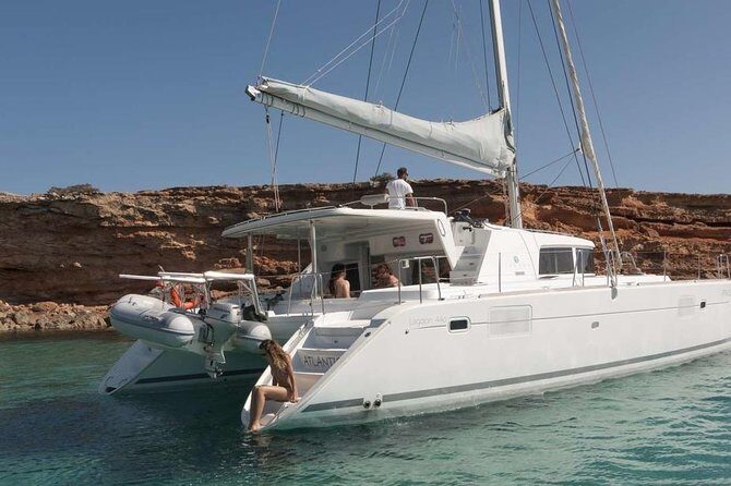 Catamaran cruise in Mykonos with Meal, Drinks & Transport - What you eat and drink on board (and why it matters)