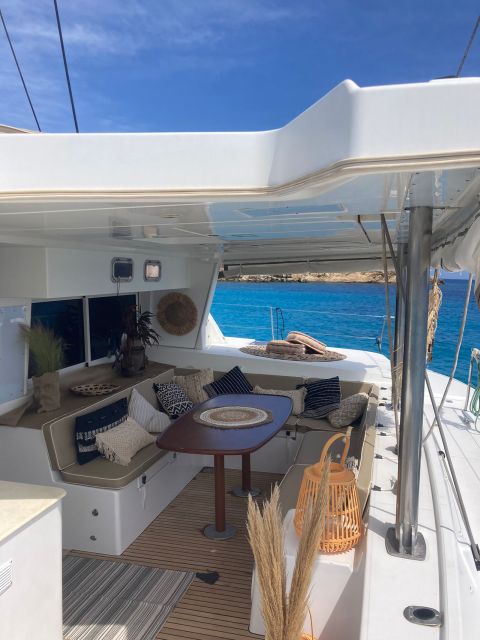 Catamaran’s Private Tour / Mykonos - Rhenia, the main place to swim