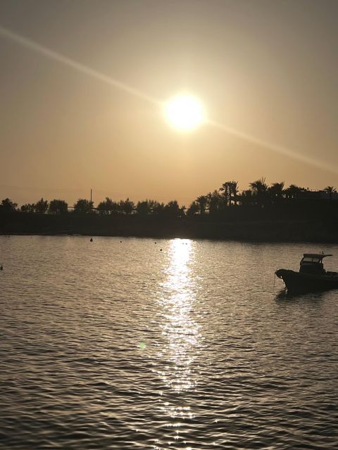 Catamaran’s Private Tour / Mykonos - Leaving Paranga Beach in the morning