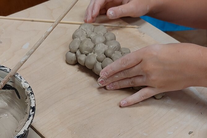 Ceramics Workshops For Kids Only / Artemida - A one-hour class with room for personal help