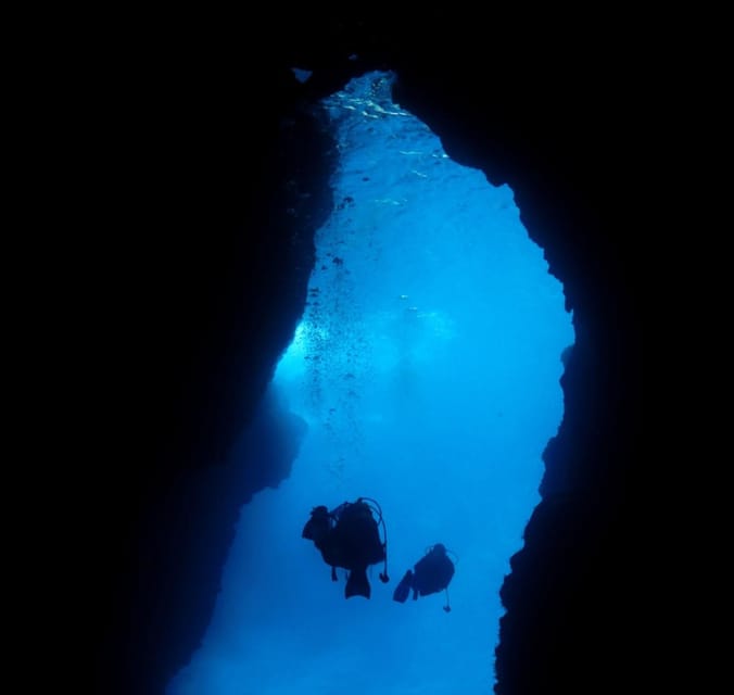 Chania: 2 Boat Dives for Certified Divers - The surface break and second cylinder