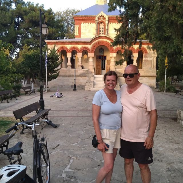 Chania Alternative Sunset Bike Tour - How difficult is it, and how does the guide handle traffic?