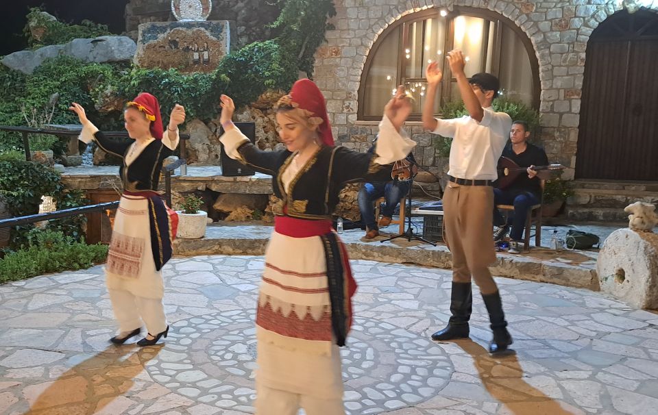 Chania: Cretan Folklore Dance Show with Dinner - What arrives at the dinner table