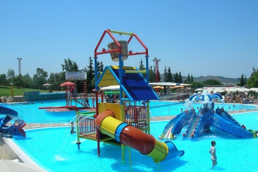 Chania & Rethymno:Limnoupolis Water Park with Lunch+Transfer - Slides that go big: freefall thrills and the black hole