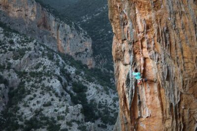 Climbing in Leonidio with instructor - Your four-hour climbing lesson