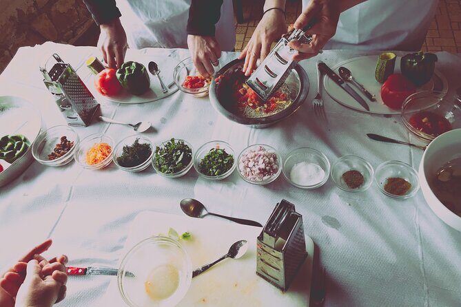 Cooking experience in the most beautiful garden near Rethymno - How the class flows: from apron on to lunch on the table