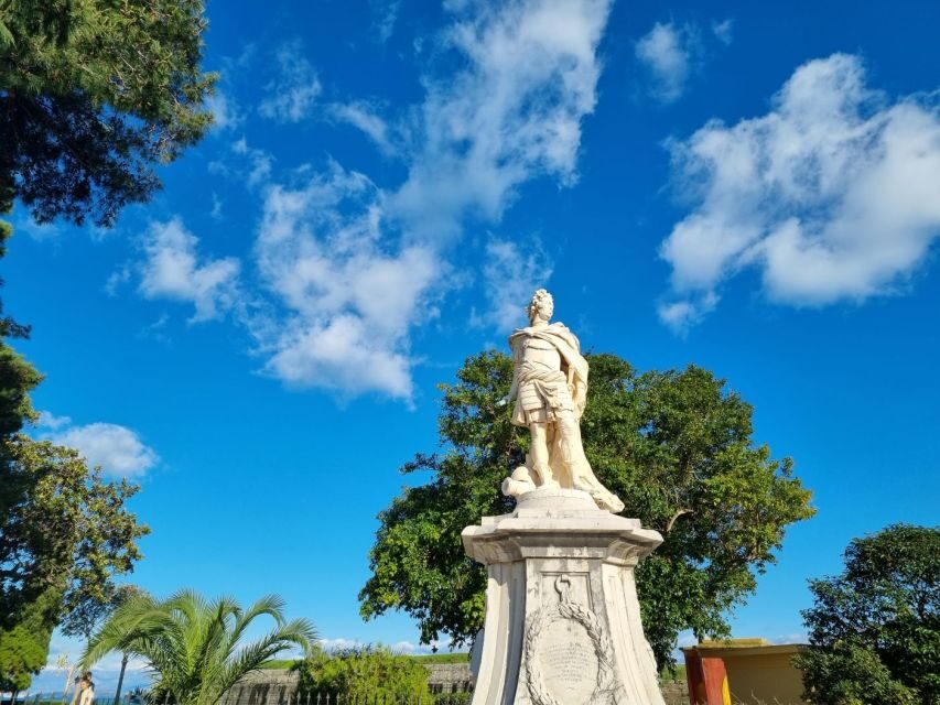 Corfu: Historic Buildings and Great Personalities Tour - Campielo: where residential streets explain everyday life