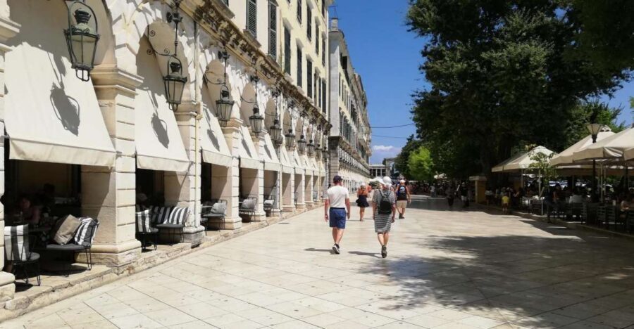 Corfu: Historic Buildings and Great Personalities Tour - The guide experience: small group + Effi’s balancing act