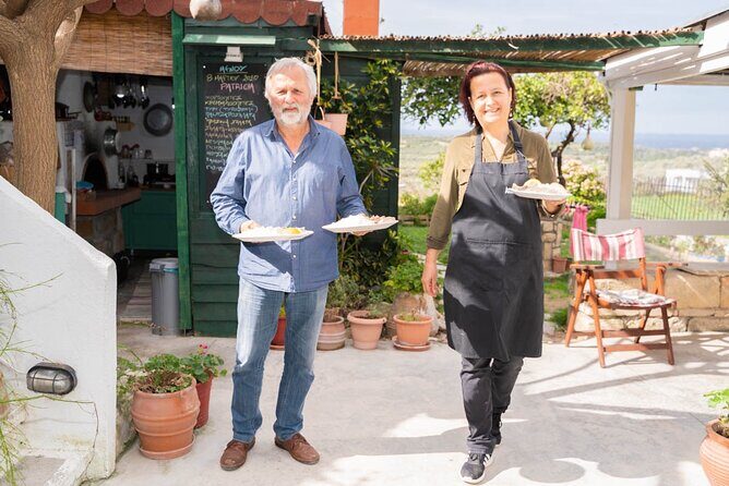 Cretan Cooking Class and Dinner: Evening in a Rethymno Home - Wine, raki, and eating at the same table you cooked