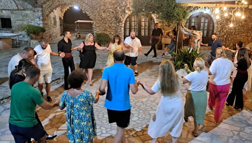 Cretan Night Experience – Dinner, Music & Dance - Why the group format matters