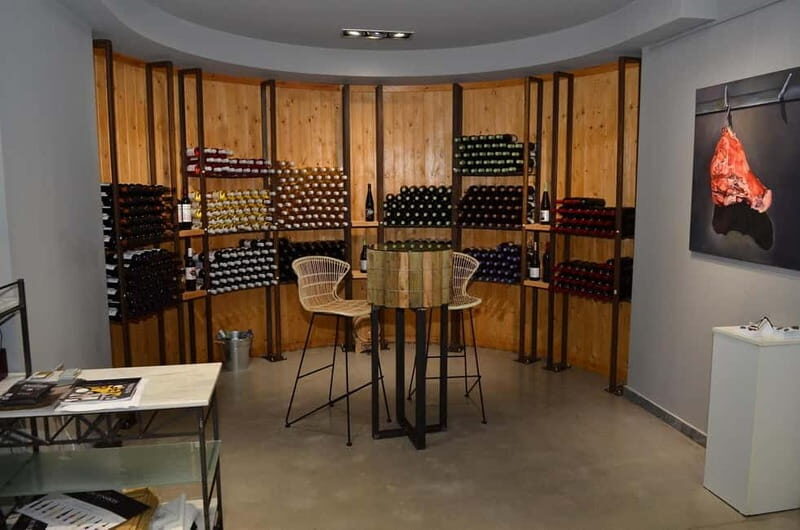 Crete: 2 Wineries Private Tour with Wine Tasting & Lunch - Why This Crete Wine-and-Oil Day Feels Personal (Even With a Van)