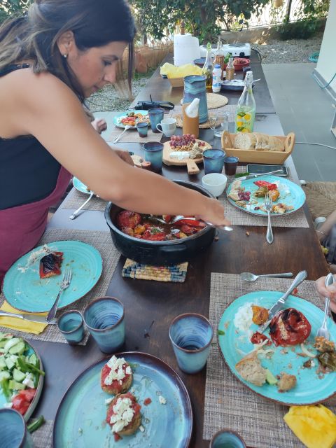 Crete: Cooking classes. Based on Cretan cuisine - Folding dolmadakia and zucchini flowers