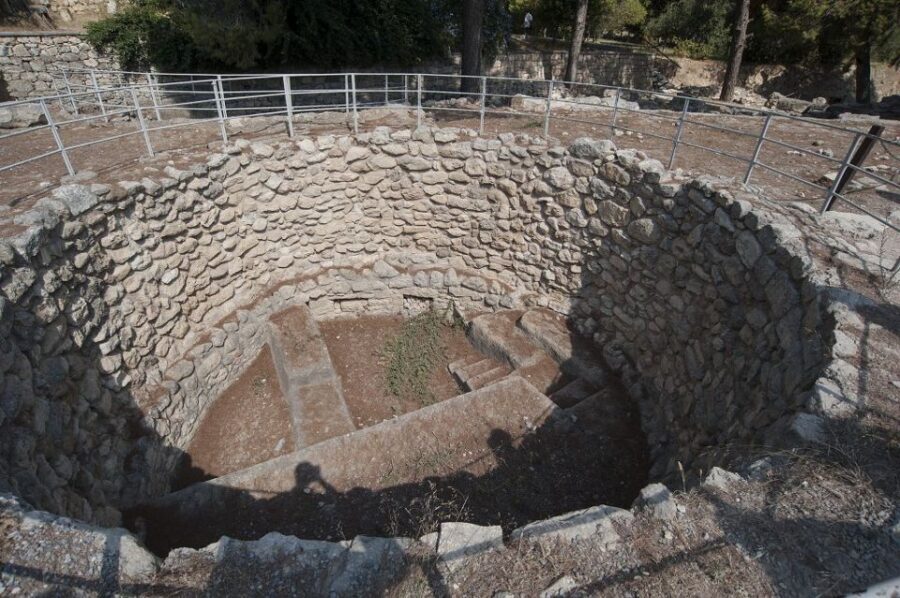 Crete: Knossos Palace and Lassithi Plateau Day Tour - Tzermiado break time: lunch options and the best use of free minutes